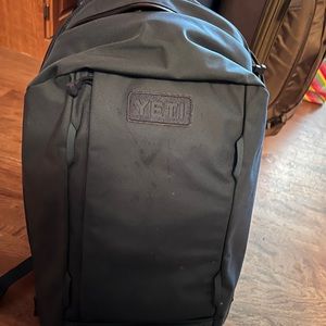 Yeti 27L Corssroads backpack